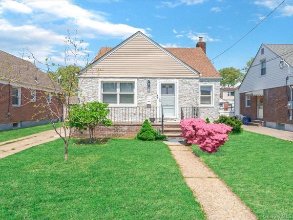 35 79th Avenue , New Hyde Park, NY 11040