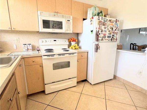 8130 Sunrise Lakes Blvd , Unit 202, Sunrise, FL 33322