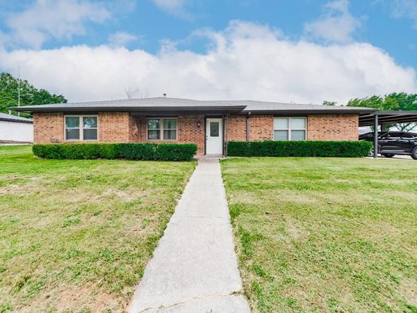 251 Alicia Street, Bowie, TX 76230