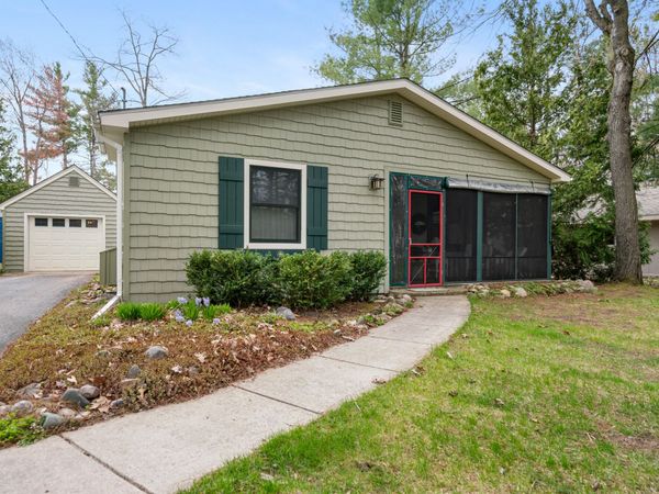 6515 South Avenue, Indian River, MI 49749