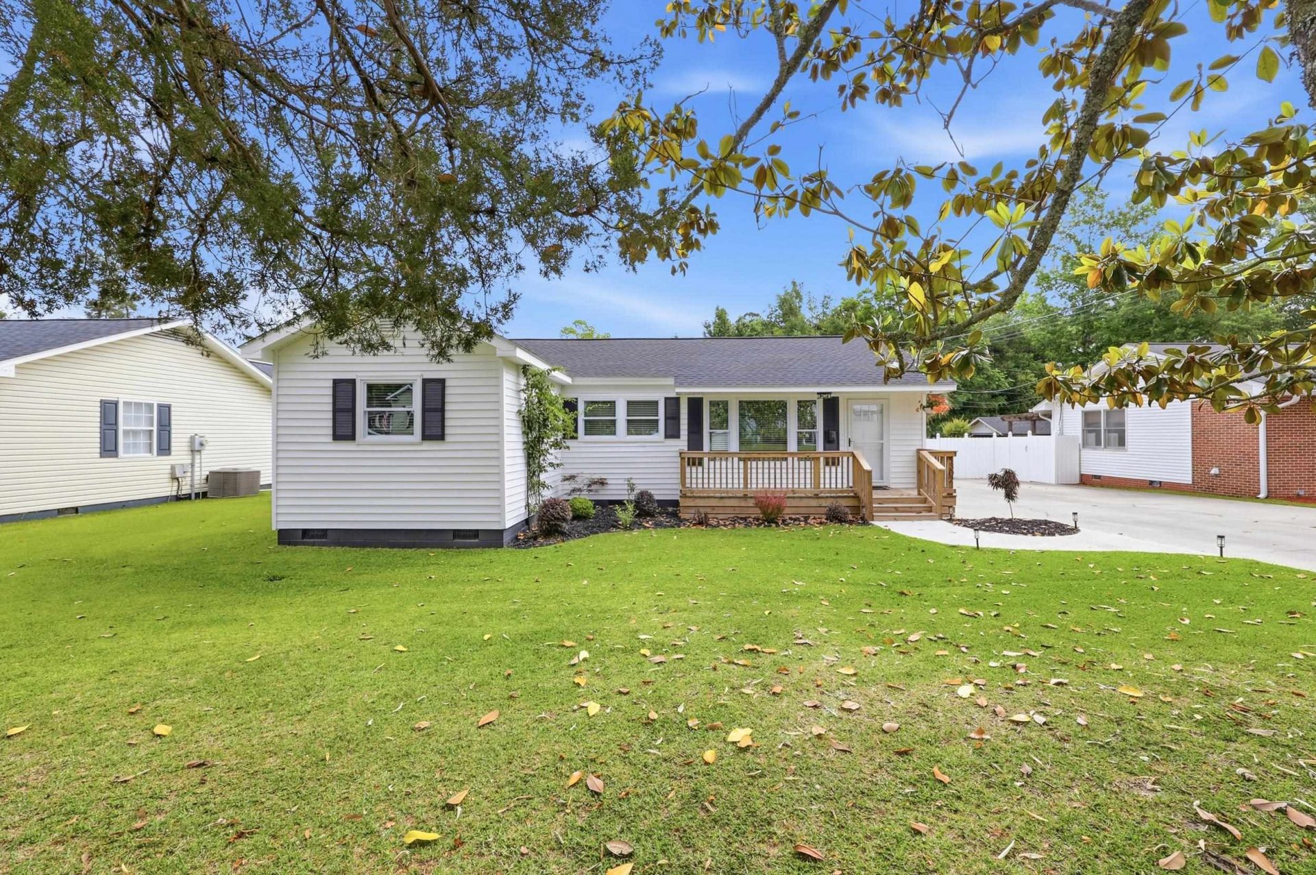 1302 Collins Park St. Photo 1