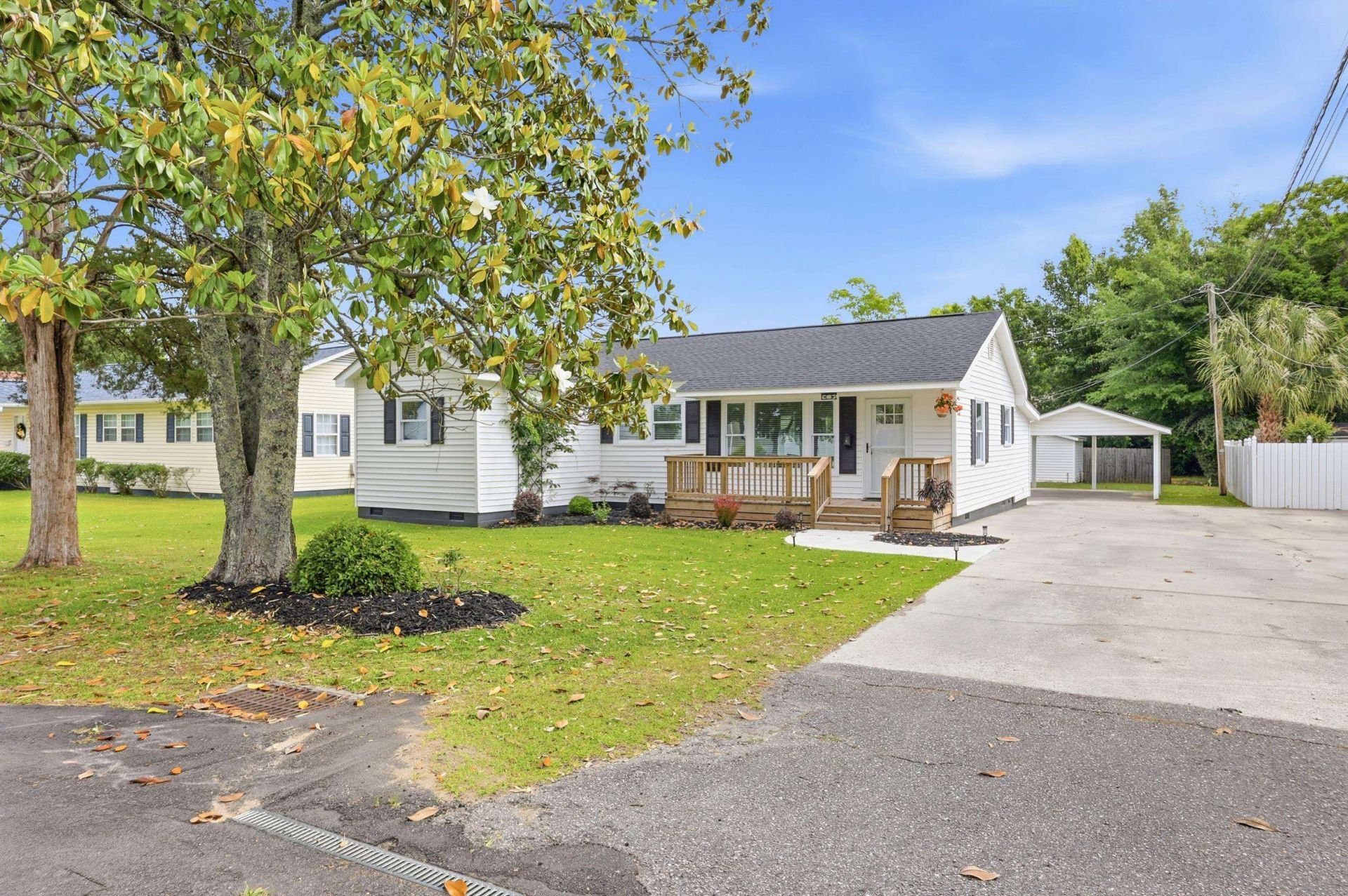1302 Collins Park St. Photo 2
