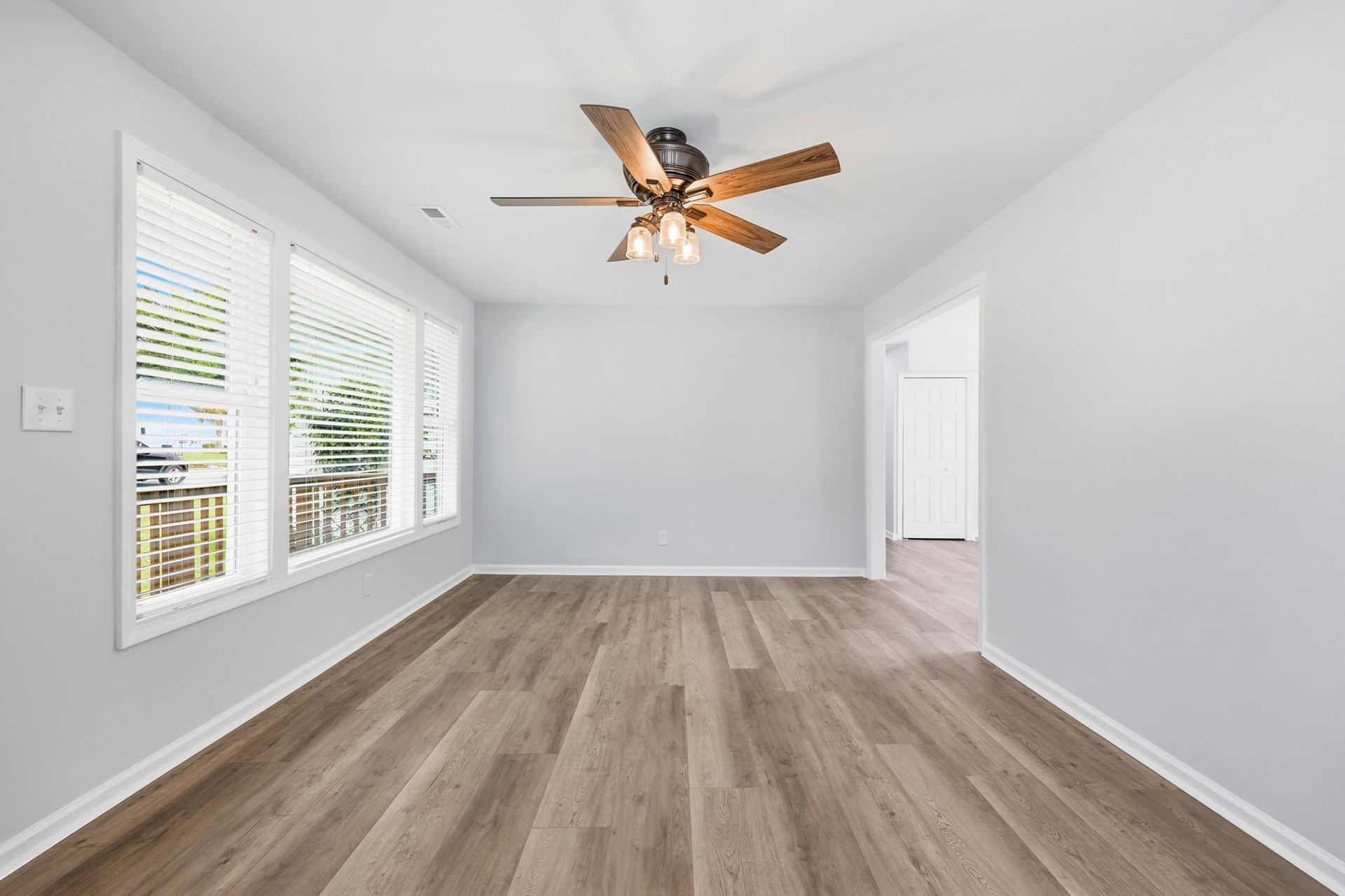 1302 Collins Park St.  Photo 4