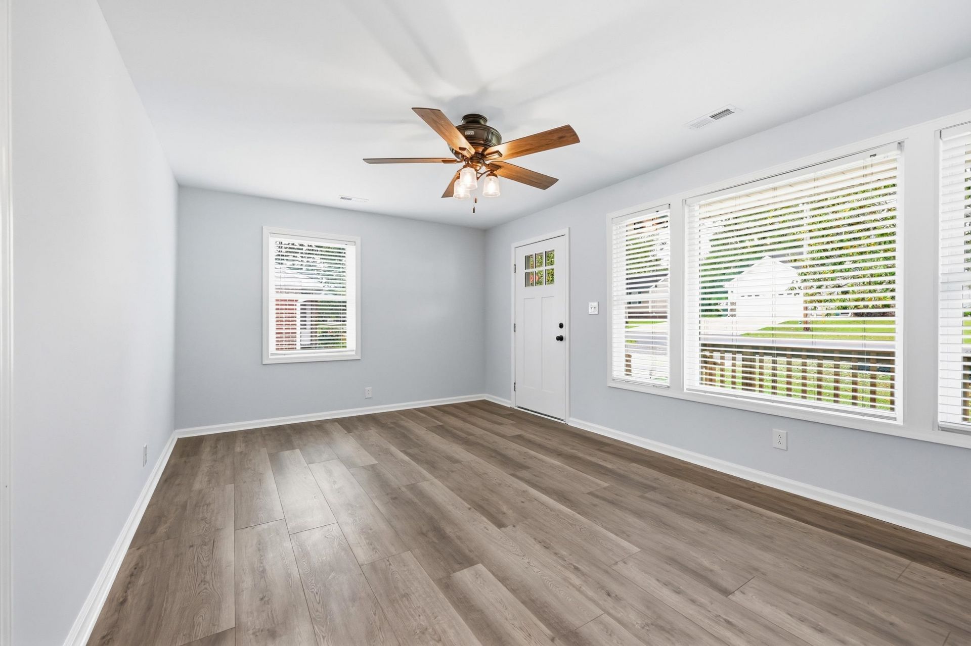 1302 Collins Park St.  Photo 5