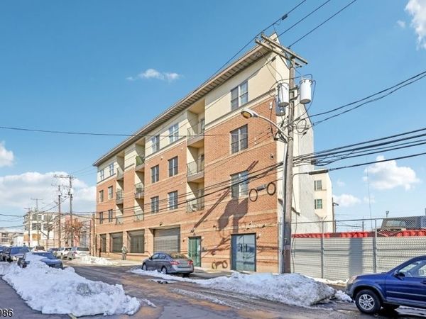 15 Tichenor Ln, Newark, NJ 07114
