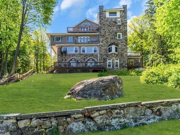 28 Sunset Ter, Mount Arlington, NJ 07856