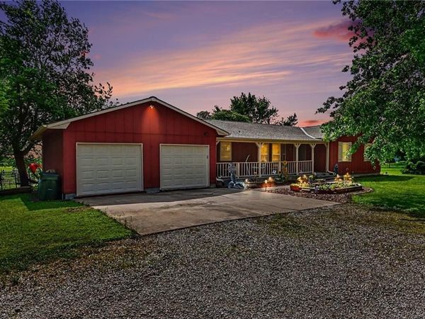 1301 W 8th Street, Edgerton, KS 66021