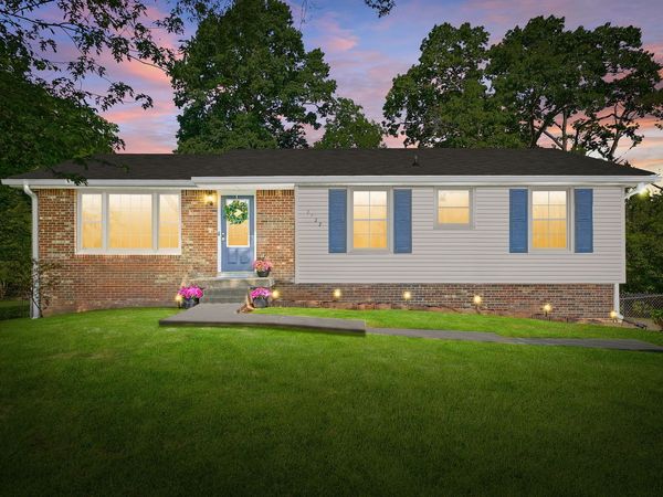 2222 Robin Dr, Clarksville, TN 37042