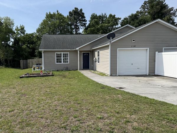 114 Charlton Road, Hubert, NC 28539