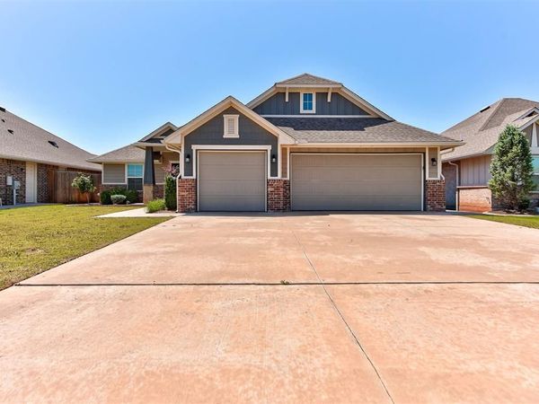 2800 Pebble Creek Street, Moore, OK 73160