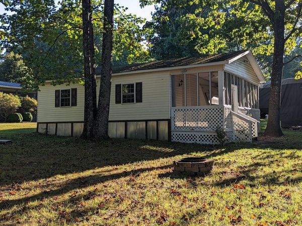 131 Terry LN SE, Copper Hill, VA 24079