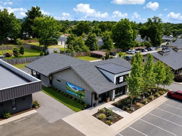 1129 NW J Street, Bentonville, AR 72712
