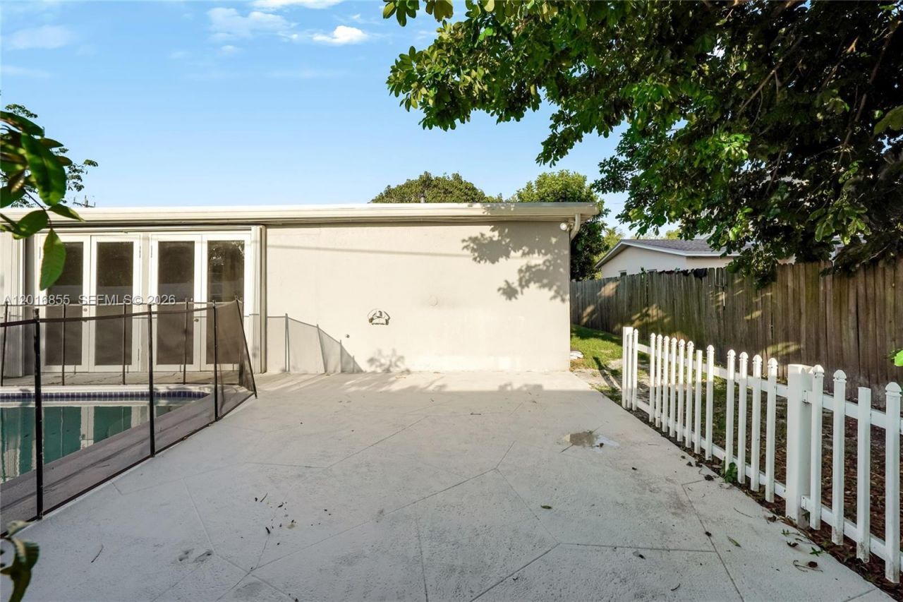 4301 NW 35th Ave , Lauderdale Lakes, FL 33309 Photo