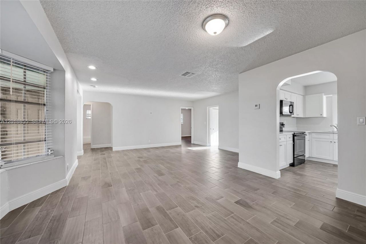 4301 NW 35th Ave , Lauderdale Lakes, FL 33309 Photo