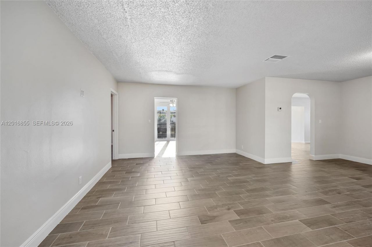 4301 NW 35th Ave , Lauderdale Lakes, FL 33309 Photo
