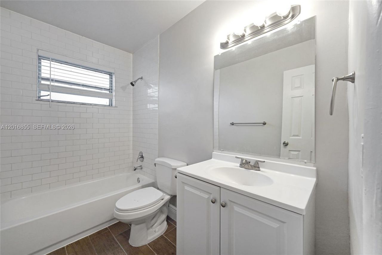 4301 NW 35th Ave , Lauderdale Lakes, FL 33309 Photo