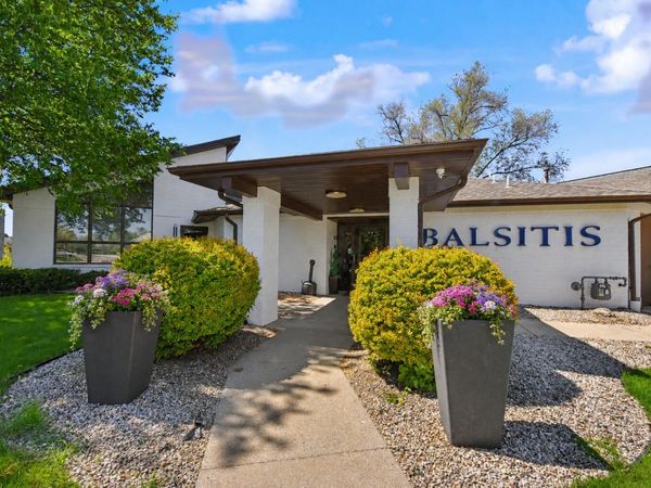 1021 Proctor Dr, Elkhorn, WI 53121