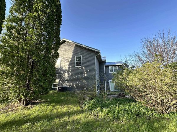 493 Jenny Lane, ELIZABETH, IL 61028