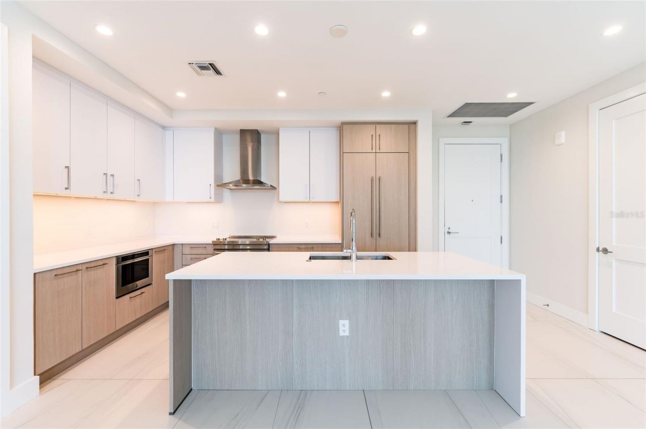 275 1st Avenue South , Unit 2208, Saint Petersburg, FL 33701 Photo