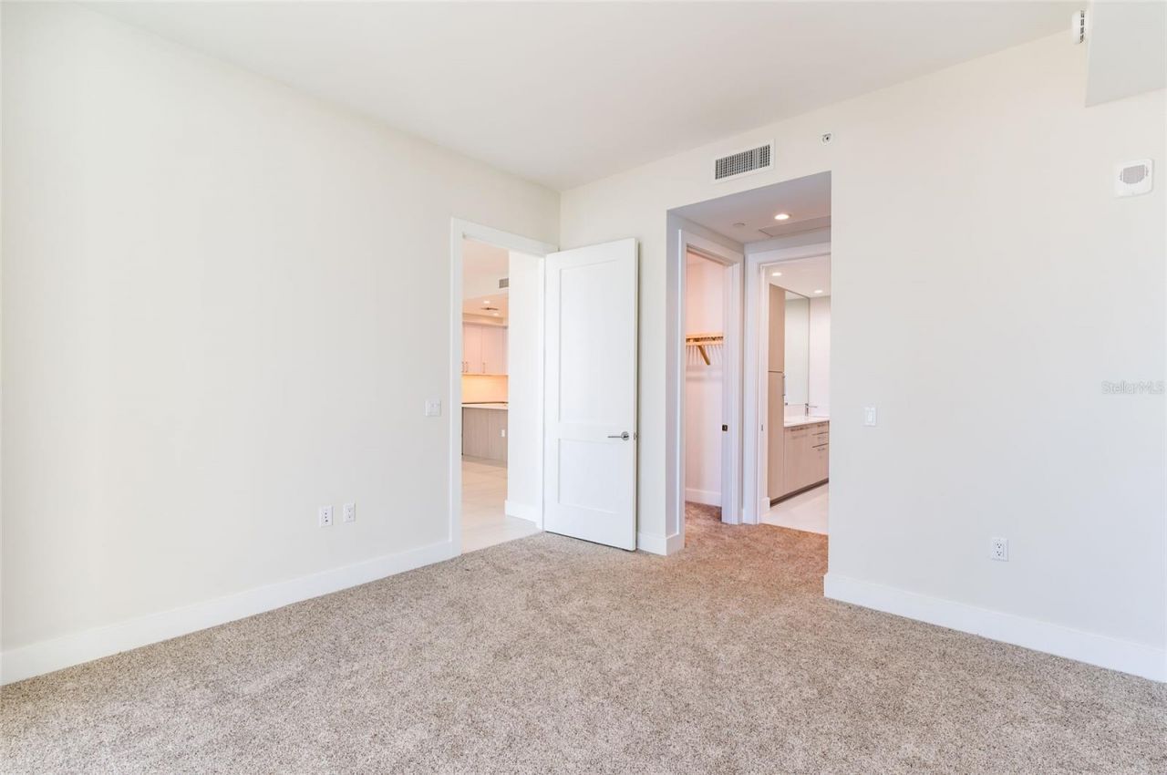 275 1st Avenue South , Unit 2208, Saint Petersburg, FL 33701 Photo