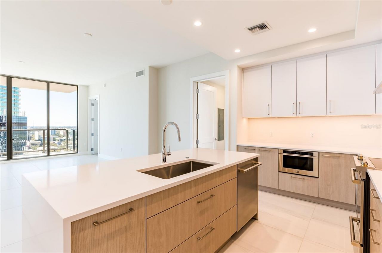 275 1st Avenue South , Unit 2208, Saint Petersburg, FL 33701 Photo