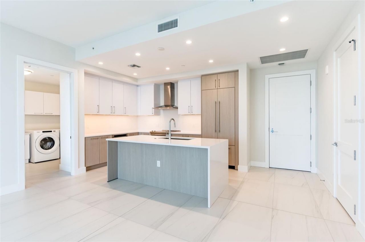 275 1st Avenue South , Unit 2208, Saint Petersburg, FL 33701 Photo