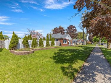 8315 Dale Street, Dearborn Heights, MI 48127