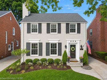 206 McKinley Avenue, Grosse Pointe Farms, MI 48236