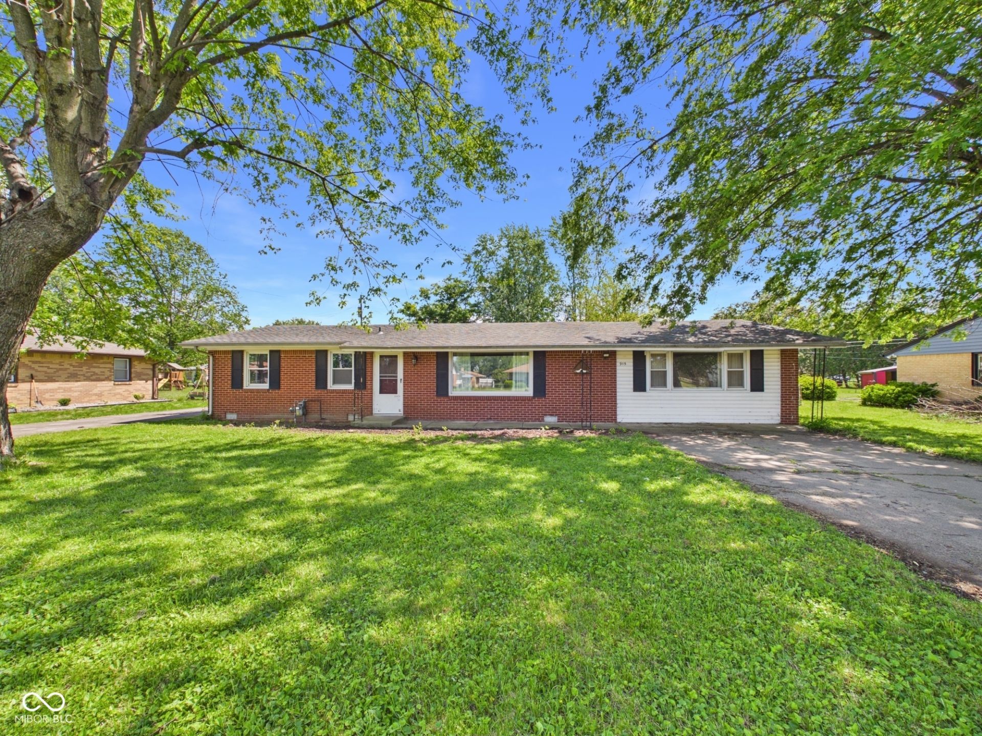 915 Hattie Drive, Anderson, IN 46013 Main Photo