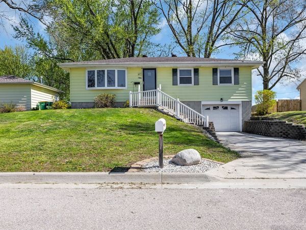 1770 Vavra Drive , Ely, IA 52227