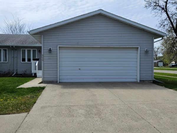 323 3rd Avenue S, Wahpeton, ND 58075