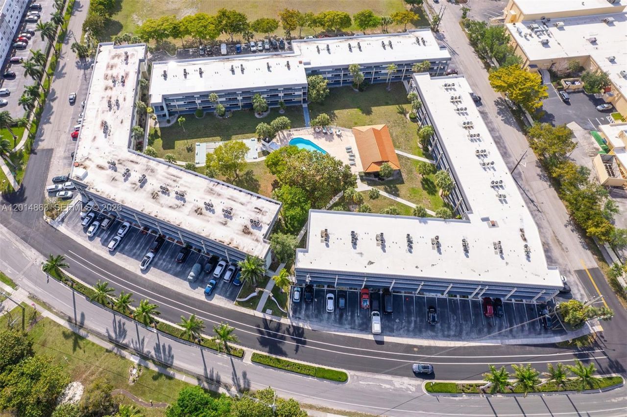 250 Layne Blvd , Unit 205, Hallandale Beach, FL 33009 Photo
