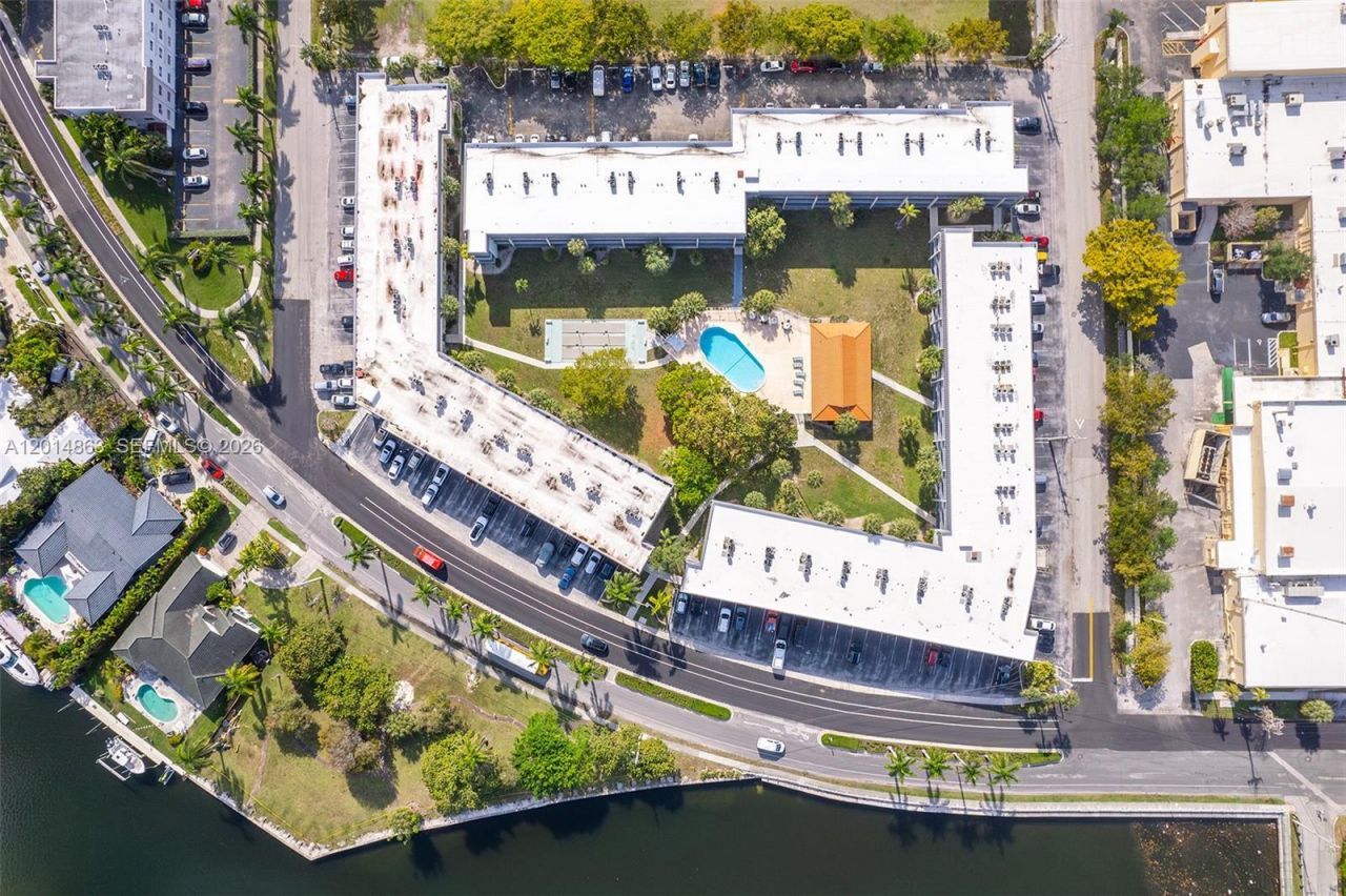 250 Layne Blvd , Unit 205, Hallandale Beach, FL 33009 Photo