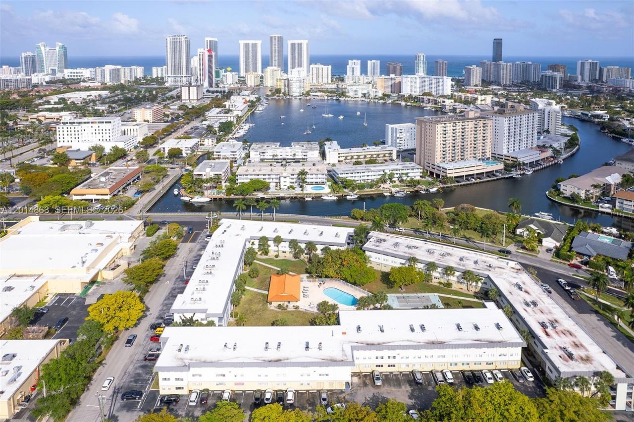 250 Layne Blvd , Unit 205, Hallandale Beach, FL 33009 Photo