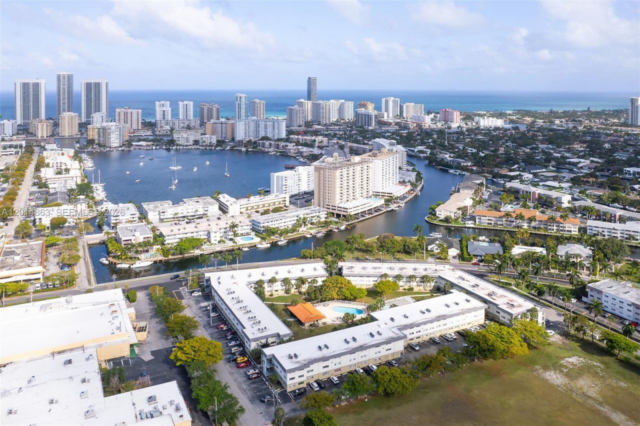 250 Layne Blvd , Unit 205, Hallandale Beach, FL 33009 Photo