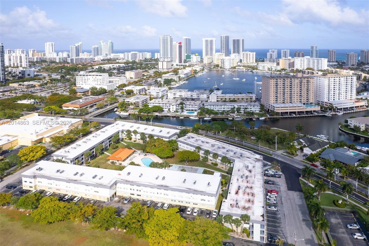 250 Layne Blvd , Unit 205, Hallandale Beach, FL 33009 Photo