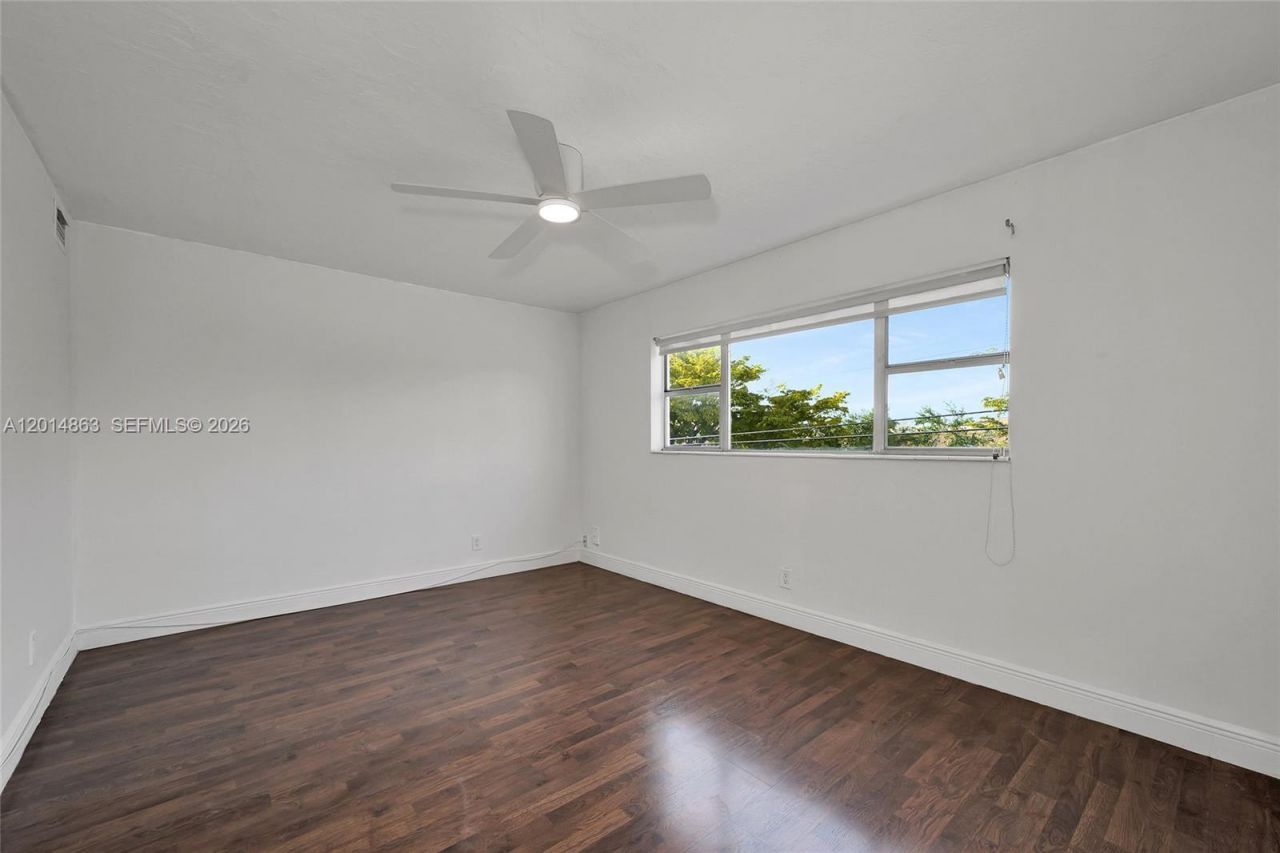 250 Layne Blvd , Unit 205, Hallandale Beach, FL 33009 Photo