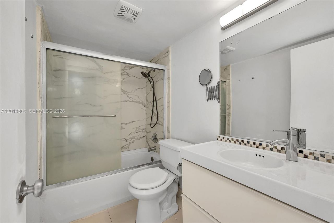250 Layne Blvd , Unit 205, Hallandale Beach, FL 33009 Photo
