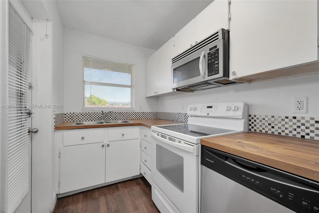250 Layne Blvd , Unit 205, Hallandale Beach, FL 33009 Photo