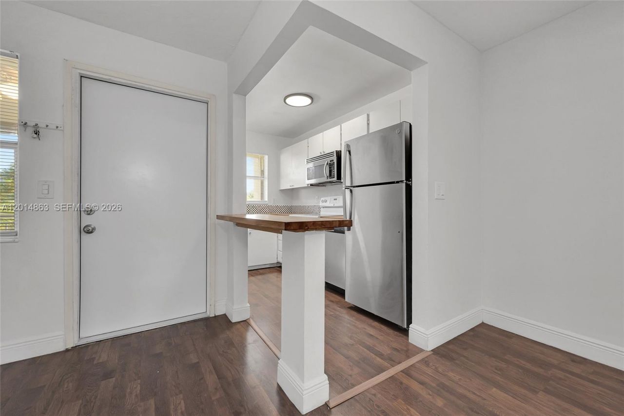 250 Layne Blvd , Unit 205, Hallandale Beach, FL 33009 Photo