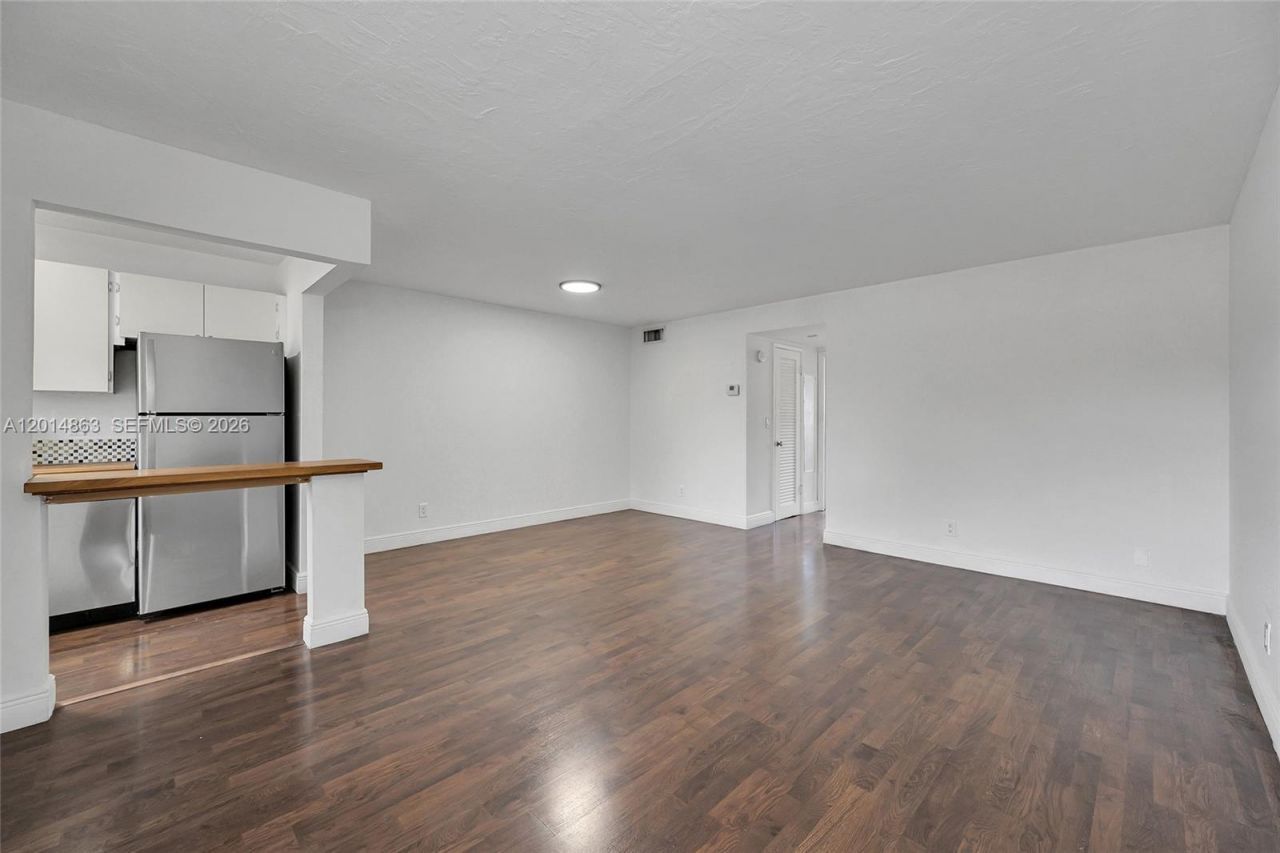 250 Layne Blvd , Unit 205, Hallandale Beach, FL 33009 Photo