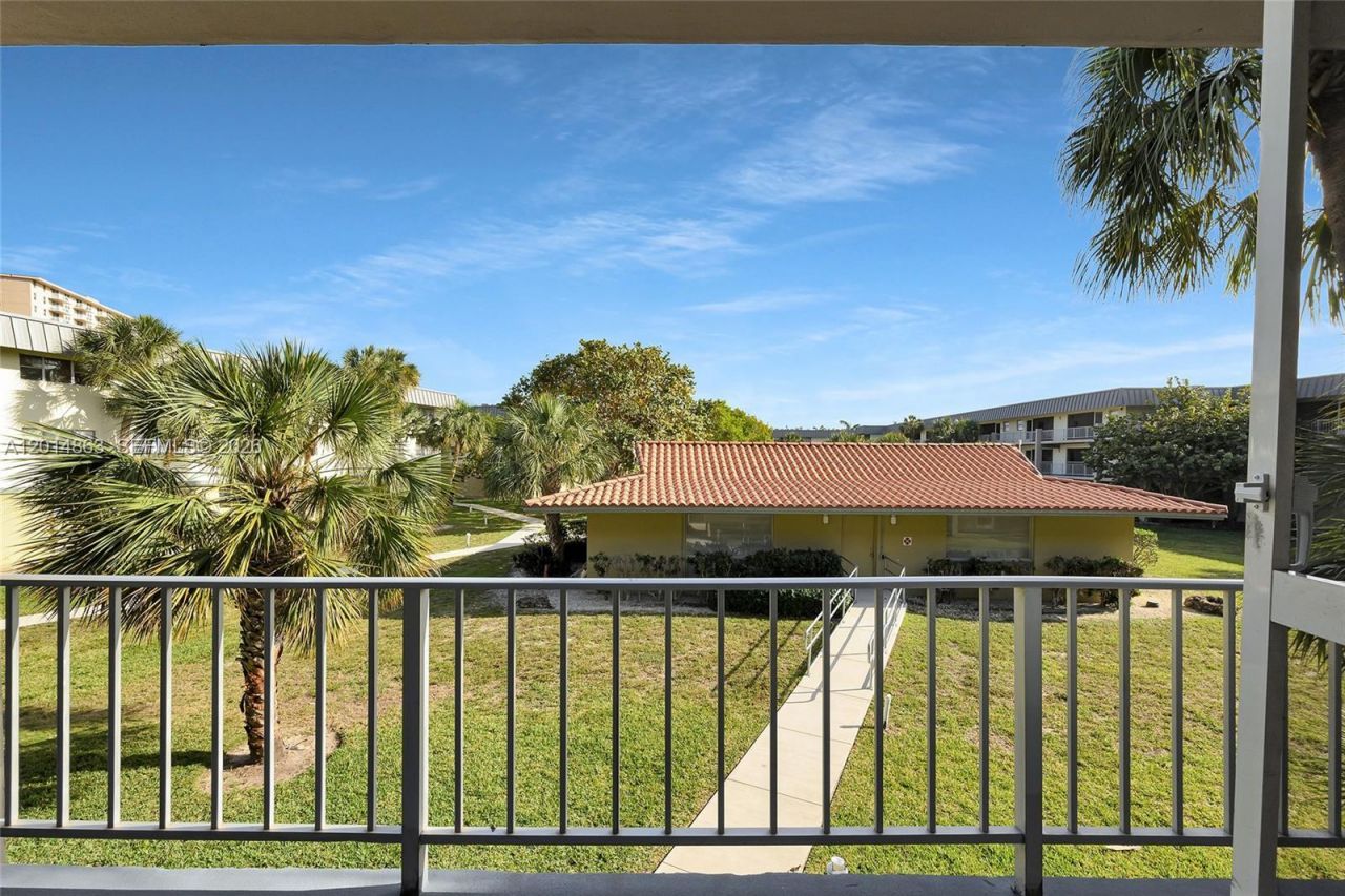 250 Layne Blvd , Unit 205, Hallandale Beach, FL 33009 Photo