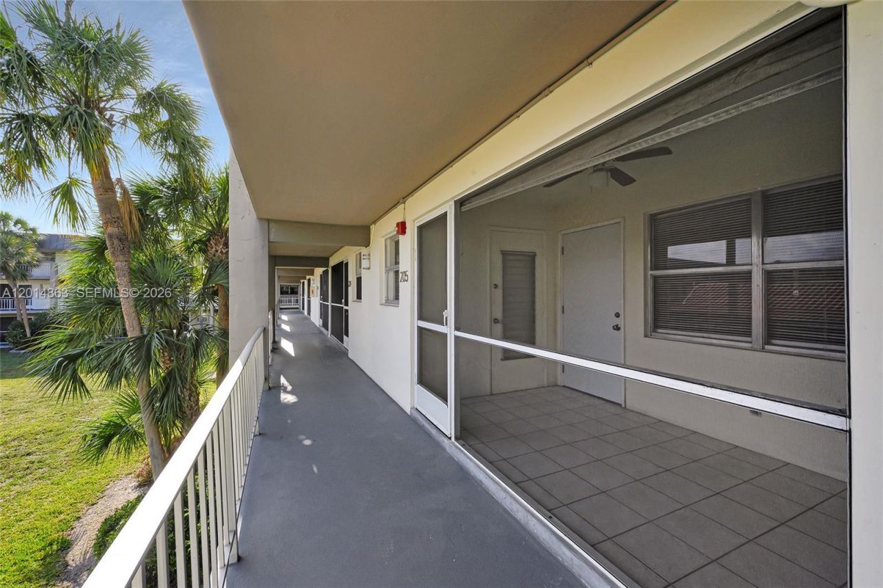 250 Layne Blvd , Unit 205, Hallandale Beach, FL 33009 Photo