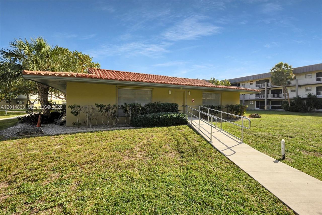 250 Layne Blvd , Unit 205, Hallandale Beach, FL 33009 Photo