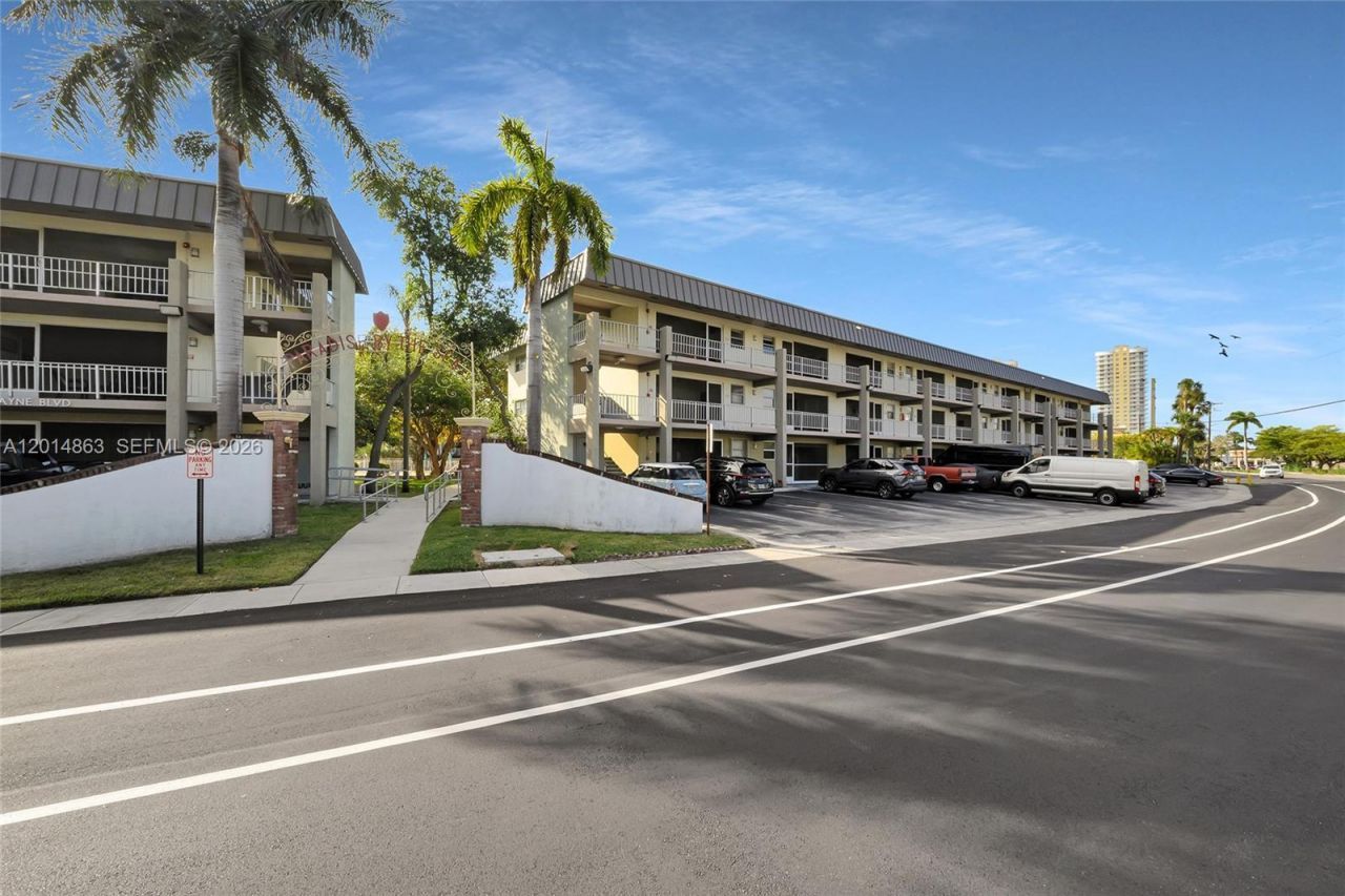 250 Layne Blvd , Unit 205, Hallandale Beach, FL 33009 Photo