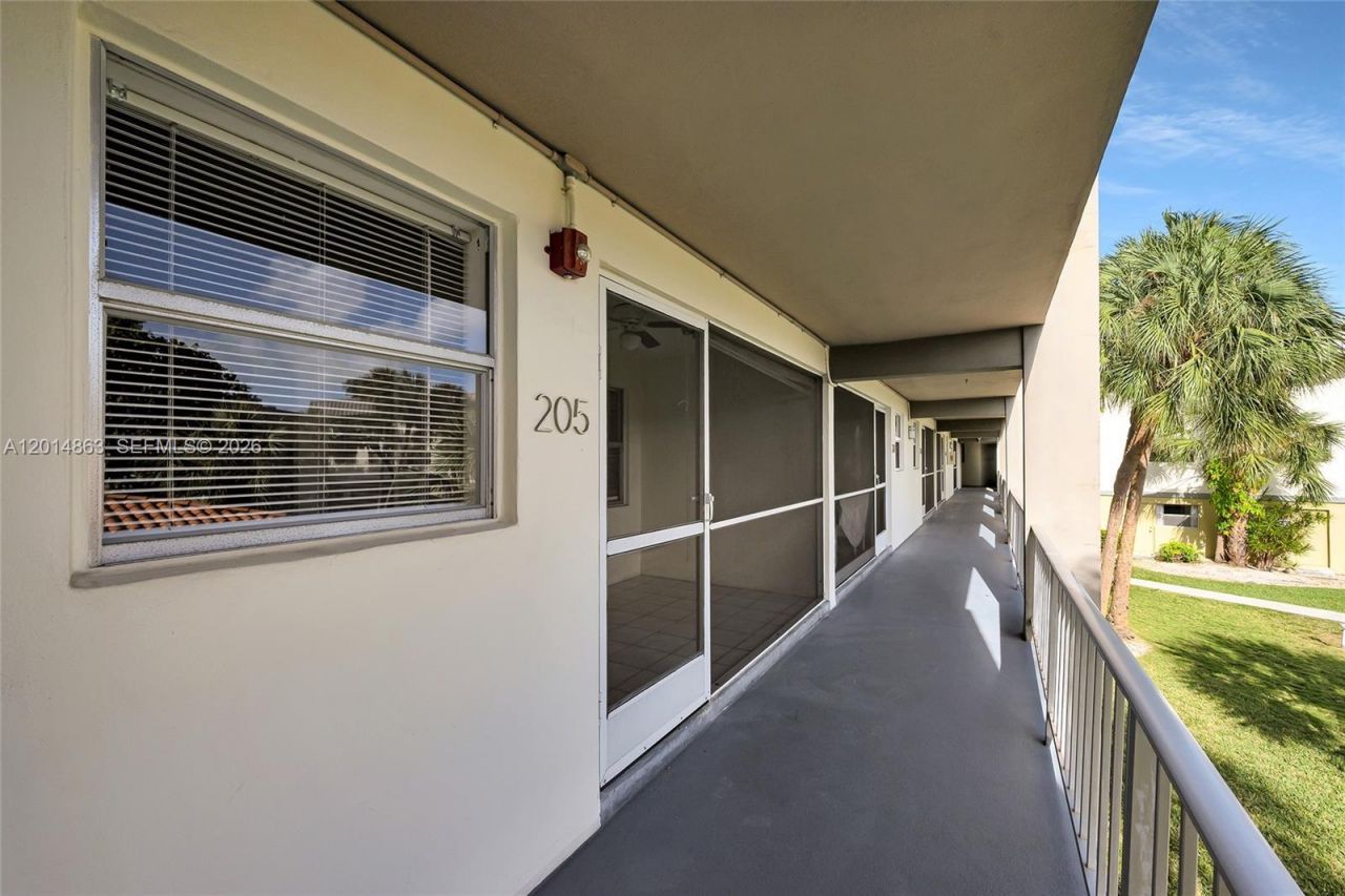 250 Layne Blvd , Unit 205, Hallandale Beach, FL 33009 Photo