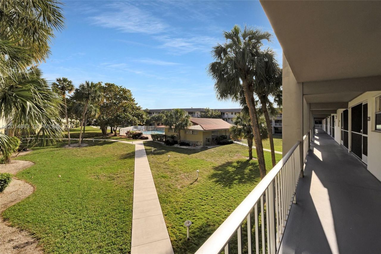 250 Layne Blvd , Unit 205, Hallandale Beach, FL 33009 Photo