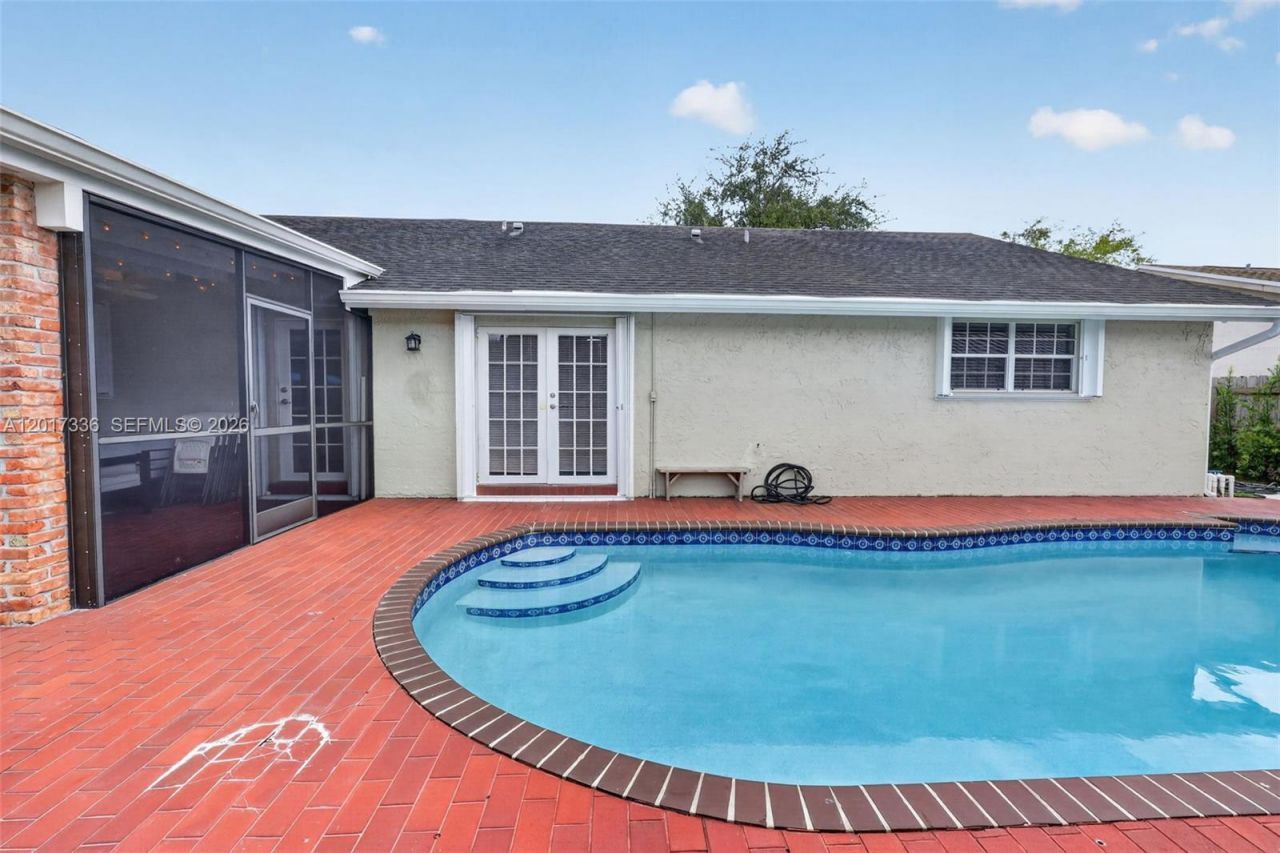 9315 SW 172nd Ter, Palmetto Bay, FL 33157 Photo