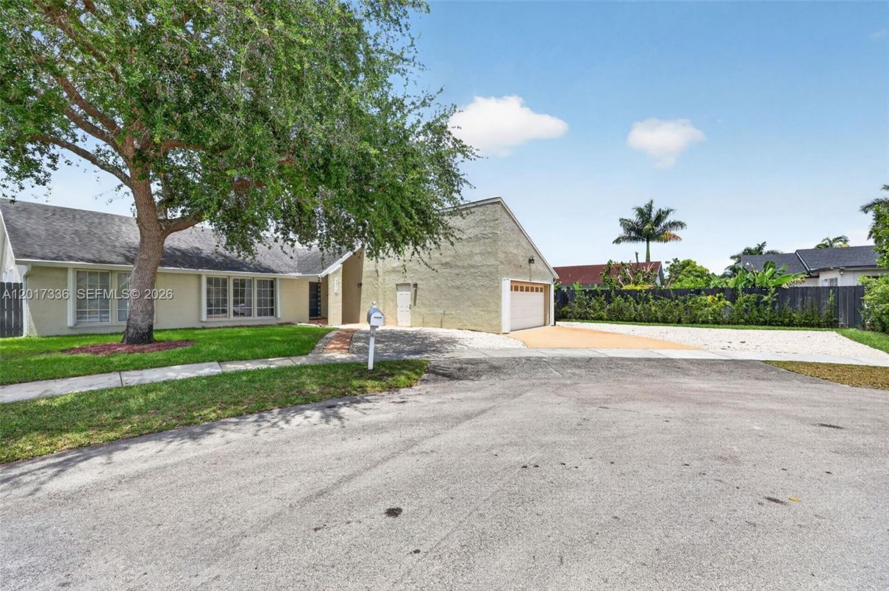 9315 SW 172nd Ter, Palmetto Bay, FL 33157 Photo