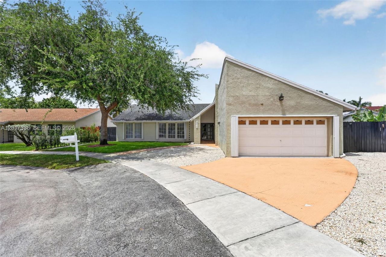 9315 SW 172nd Ter, Palmetto Bay, FL 33157 Photo
